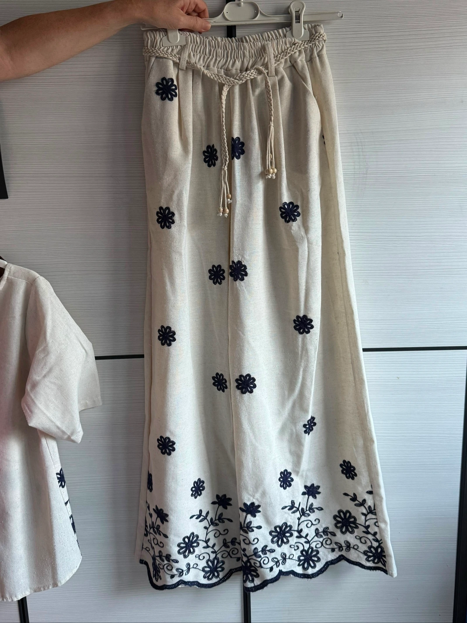 Embroidered flower linen blouse and pants set Made in Italy – photo 6